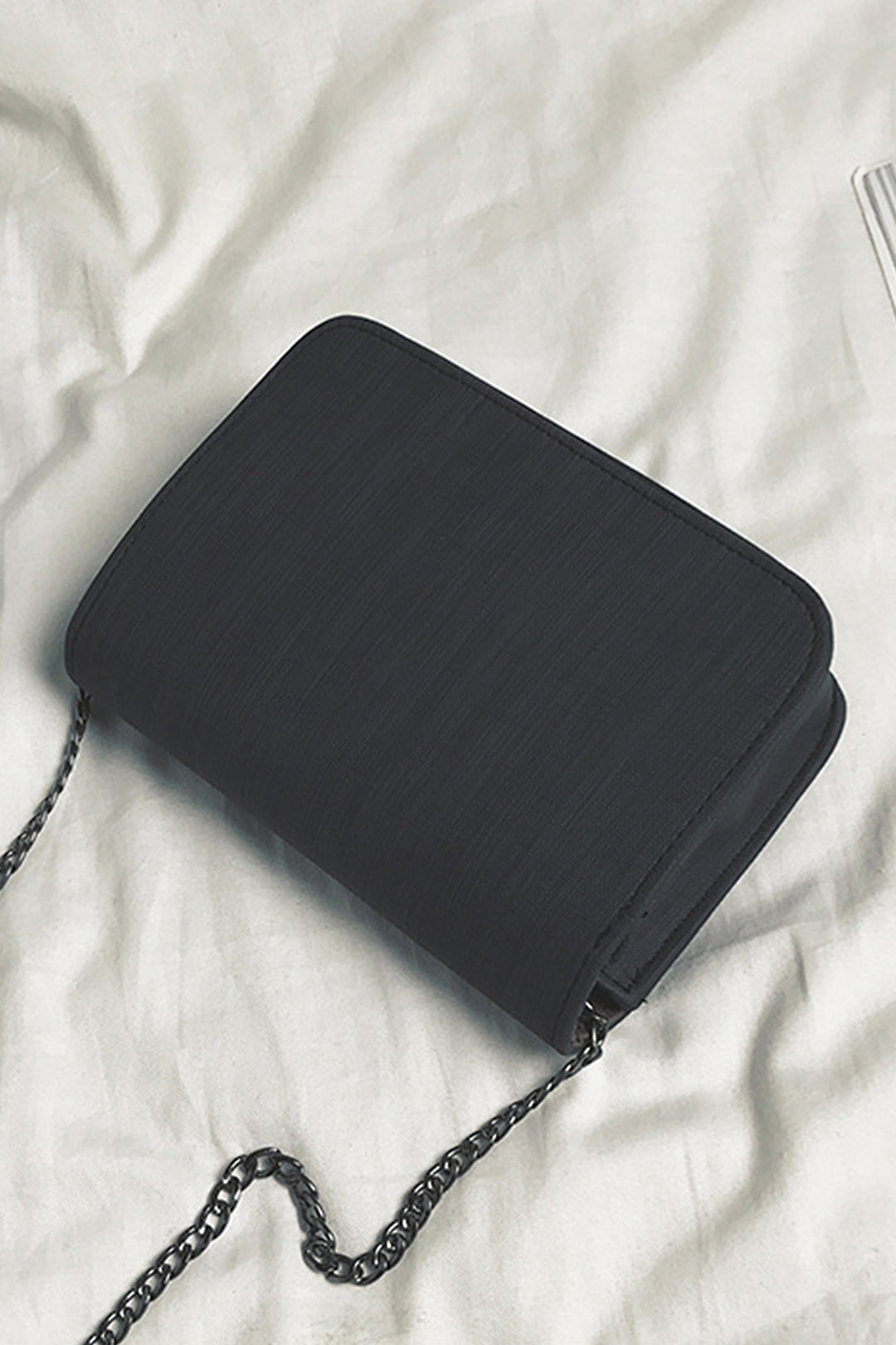 Black Textured Clip-lock Handbag - P22 - WHB0015